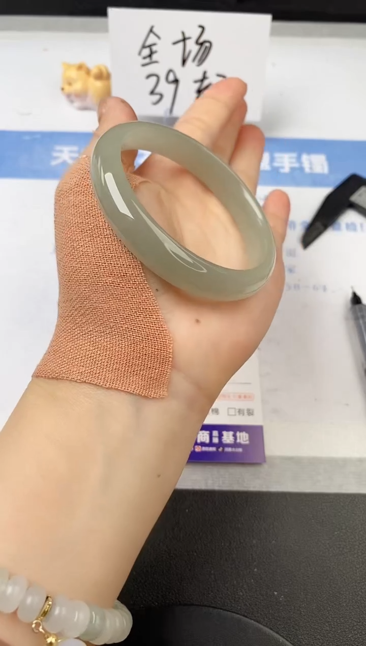 【闪购商品】石英质玉手镯未镶嵌s13-DC