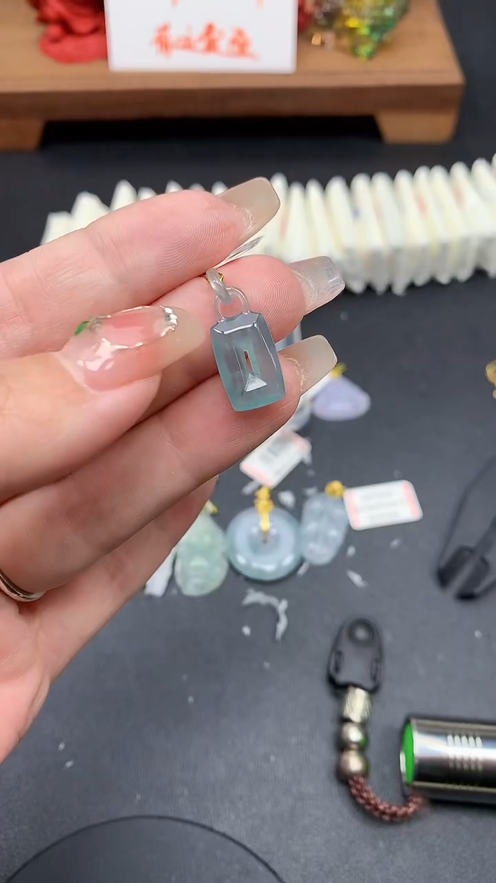 【闪购商品】翡翠吊坠(不含链)未镶嵌MS155830