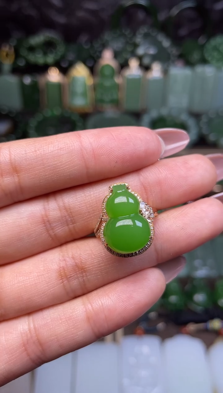 【闪购商品】和田玉苹果绿葫芦18K金镶嵌女士戒指