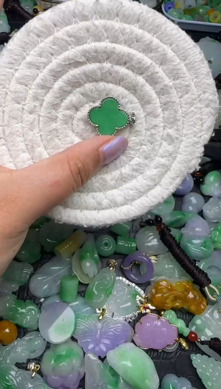 颈饰未镶嵌翡翠缅甸翡翠吊坠