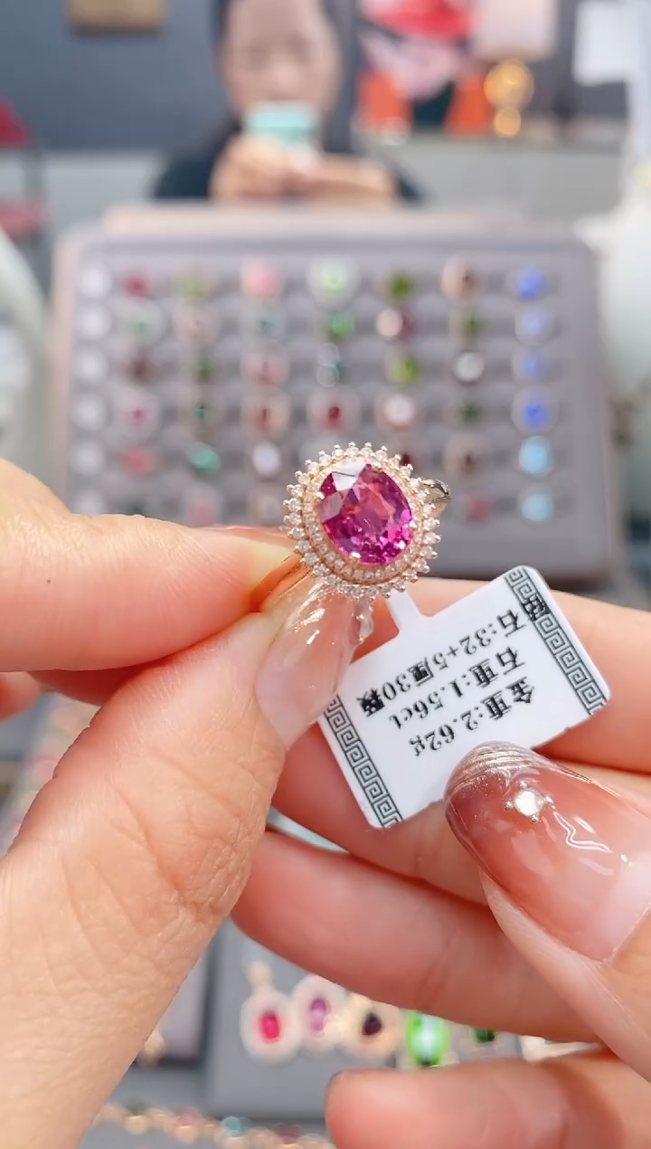 18K金镶嵌戒指碧玺1.56  