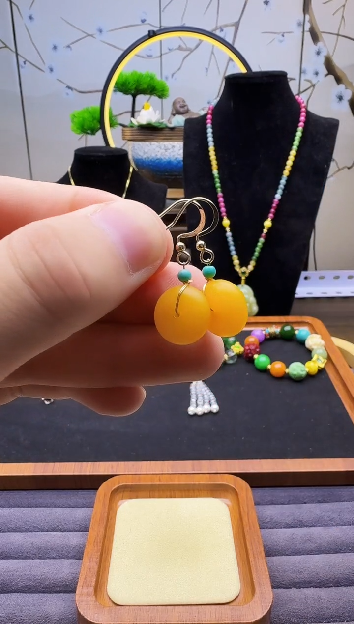 14K金镶嵌蜜蜡耳饰E82