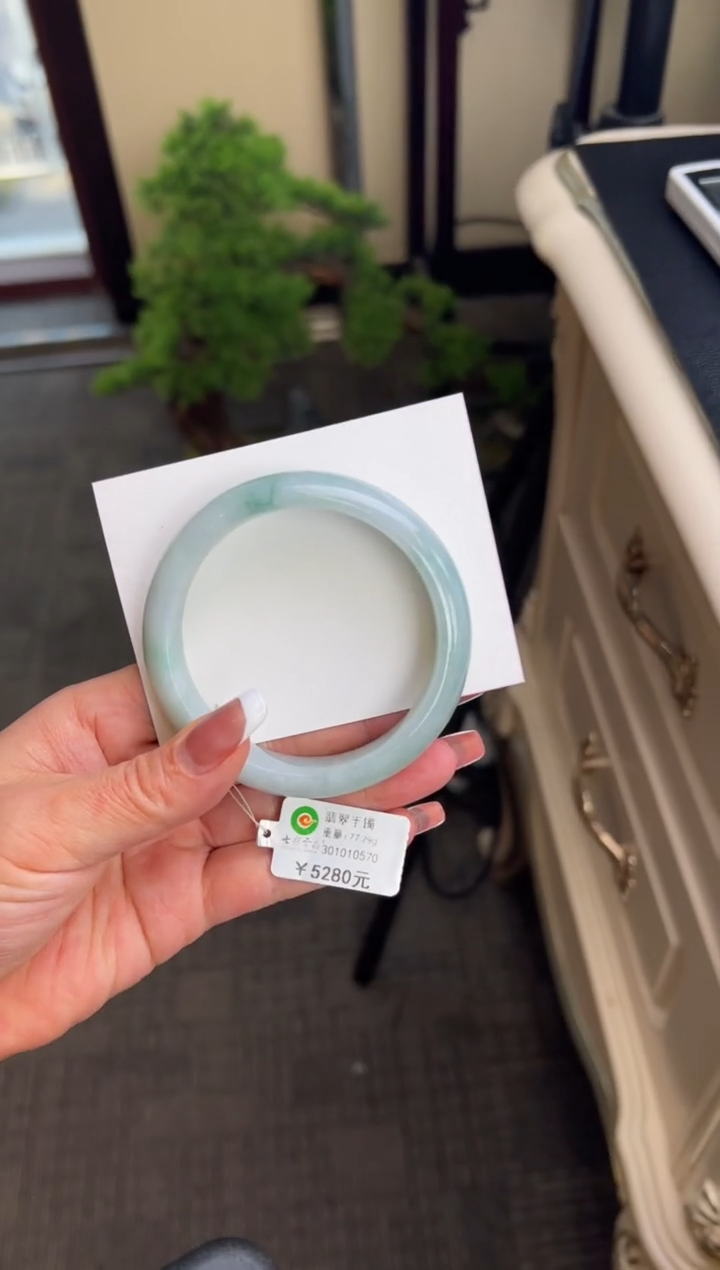 翡翠未镶嵌手镯飘花