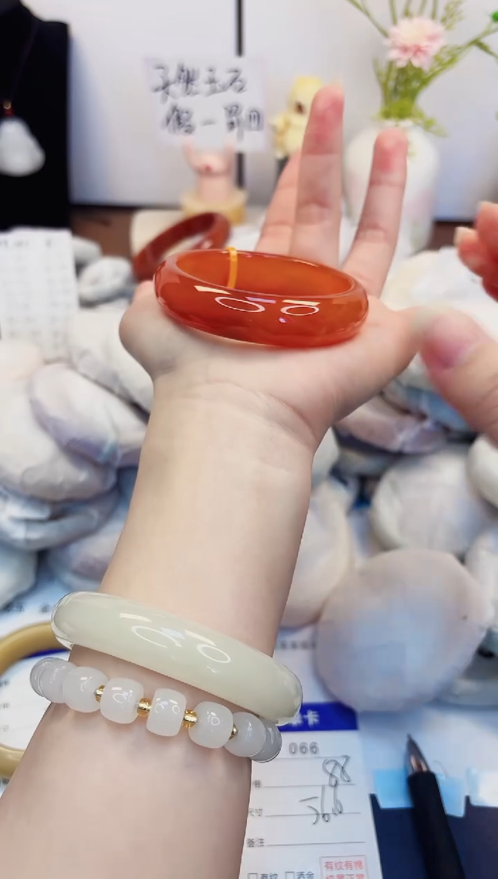 【闪购商品】石英质玉手镯未镶嵌66-玛瑙-圈口56