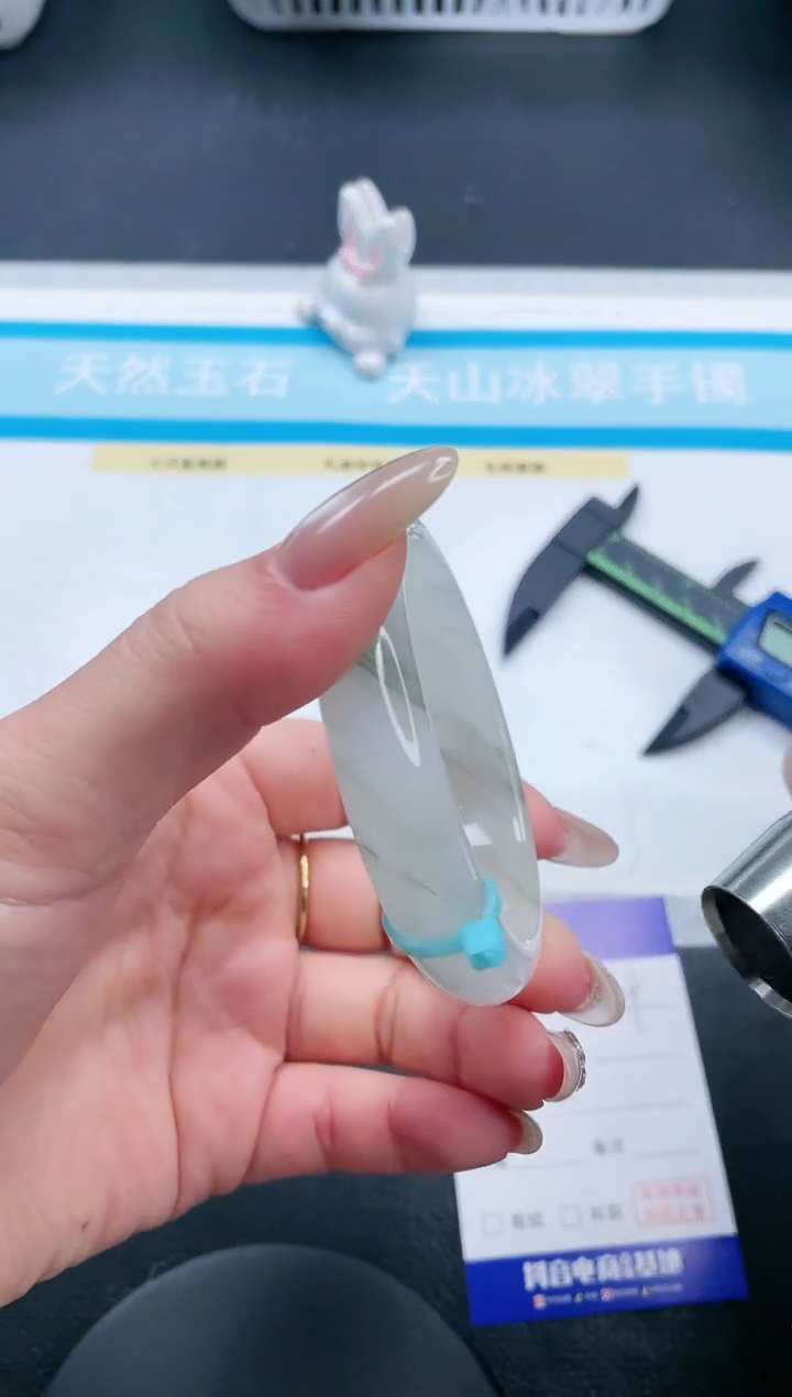 【闪购商品】石英质玉手镯未镶嵌18V29-54