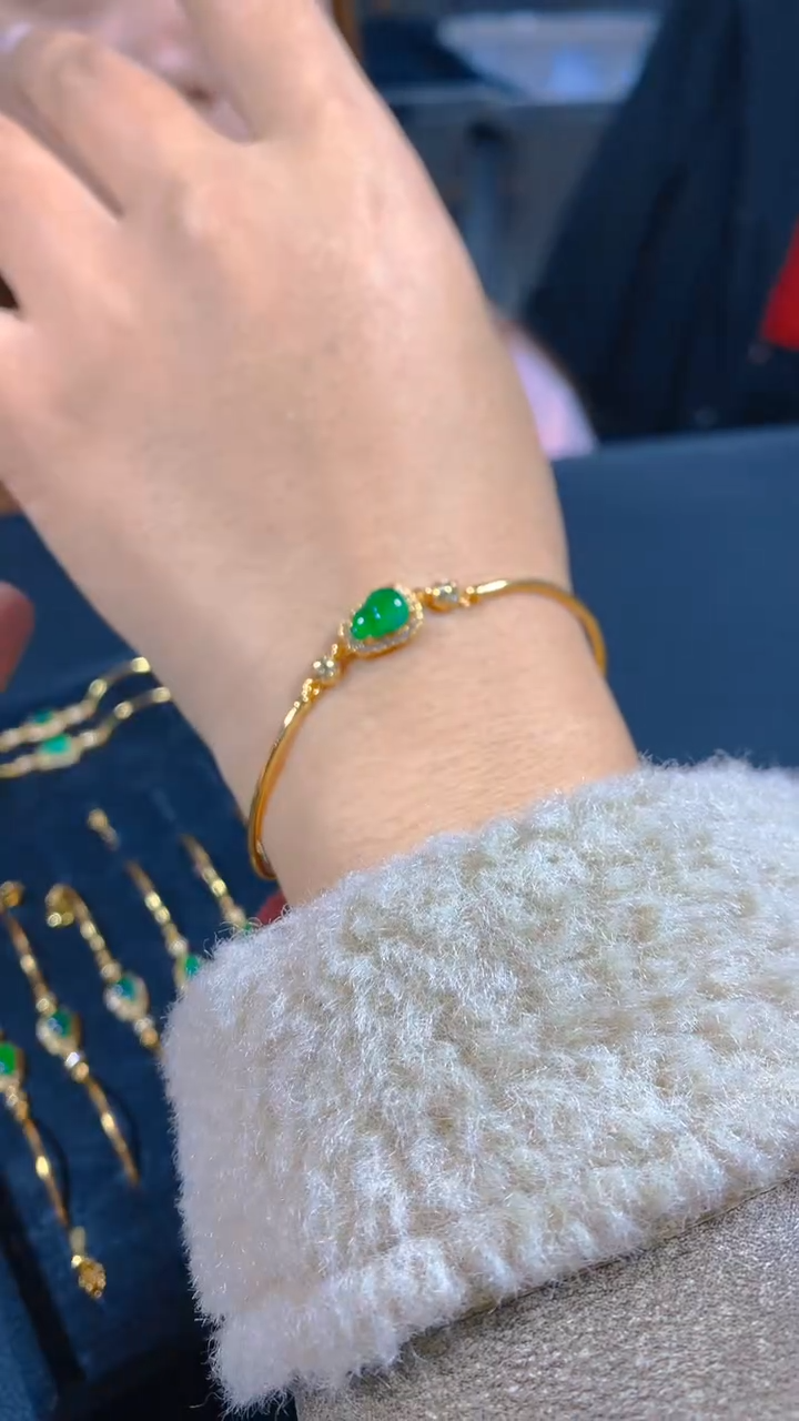 未镶嵌手链翡翠《多样性发一》