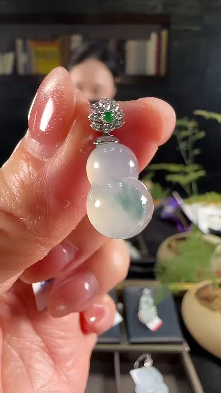 【闪购商品】翡翠吊坠(不含链)18K金镶嵌天然缅甸翡翠飘花葫芦