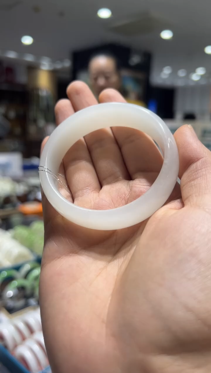 未镶嵌手镯和田玉57圈口  宽版白玉手镯