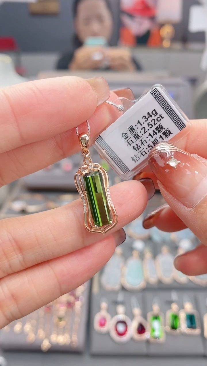 颈饰18K金镶嵌碧玺2.52     