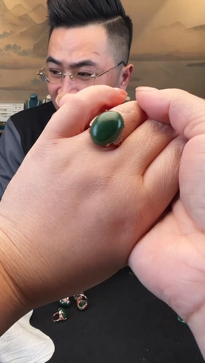 未镶嵌戒指和田玉椭圆蛋面