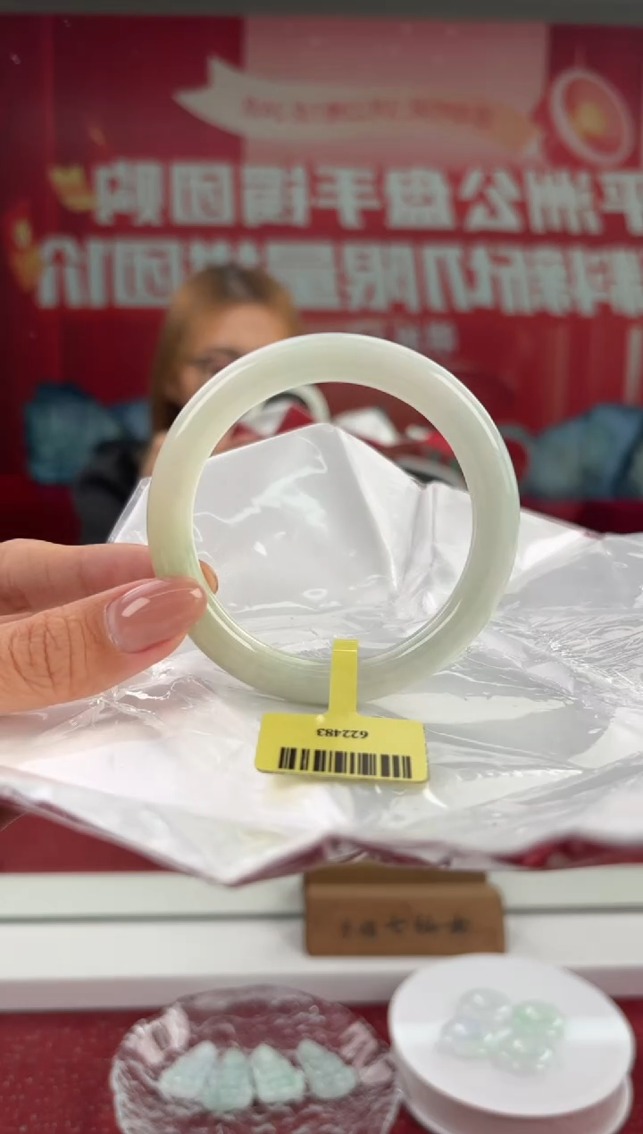 翡翠未镶嵌手镯（圆镯）6手镯