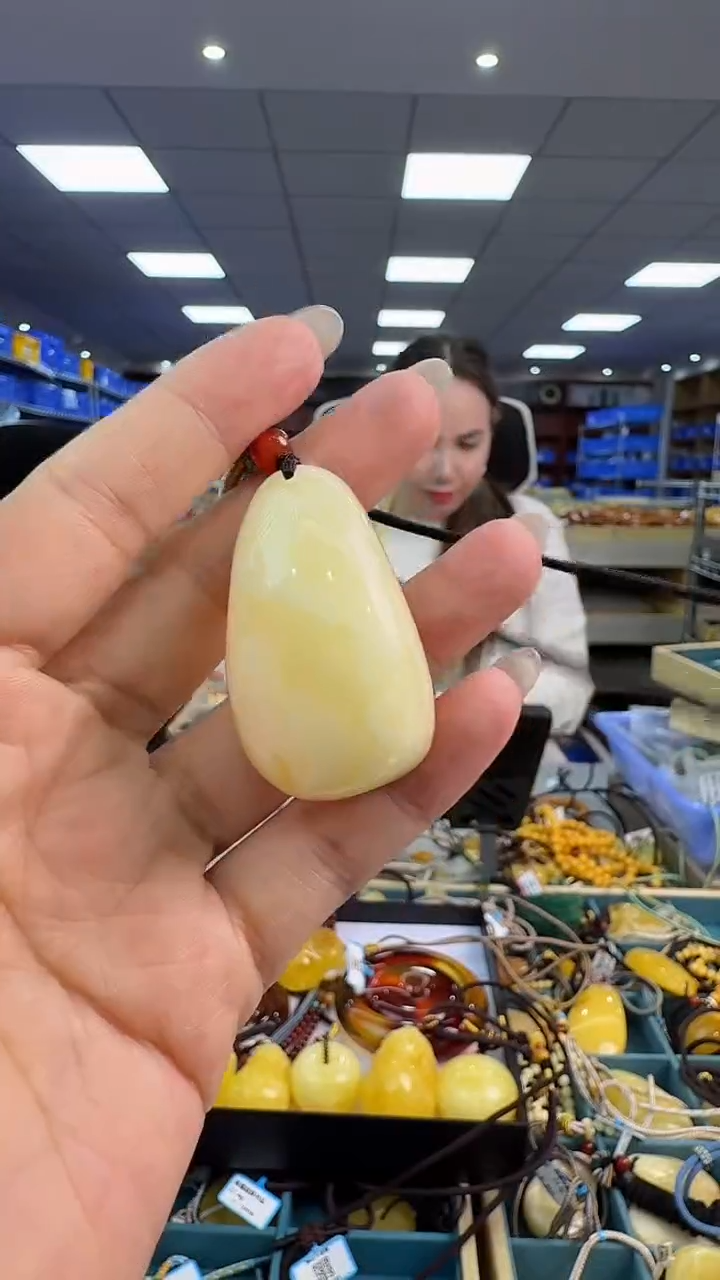 琥珀颈饰未镶嵌232秒拍号 假一罚三 