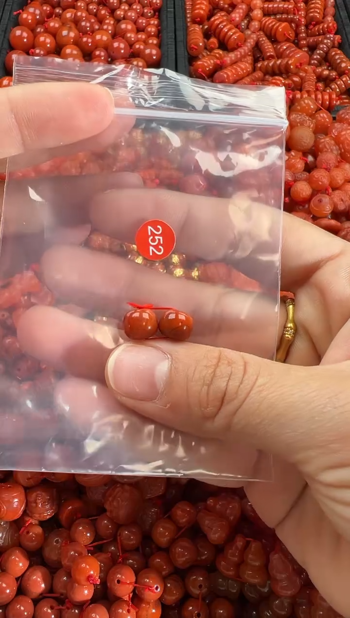 【闪购商品】南红玛瑙颈饰未镶嵌1