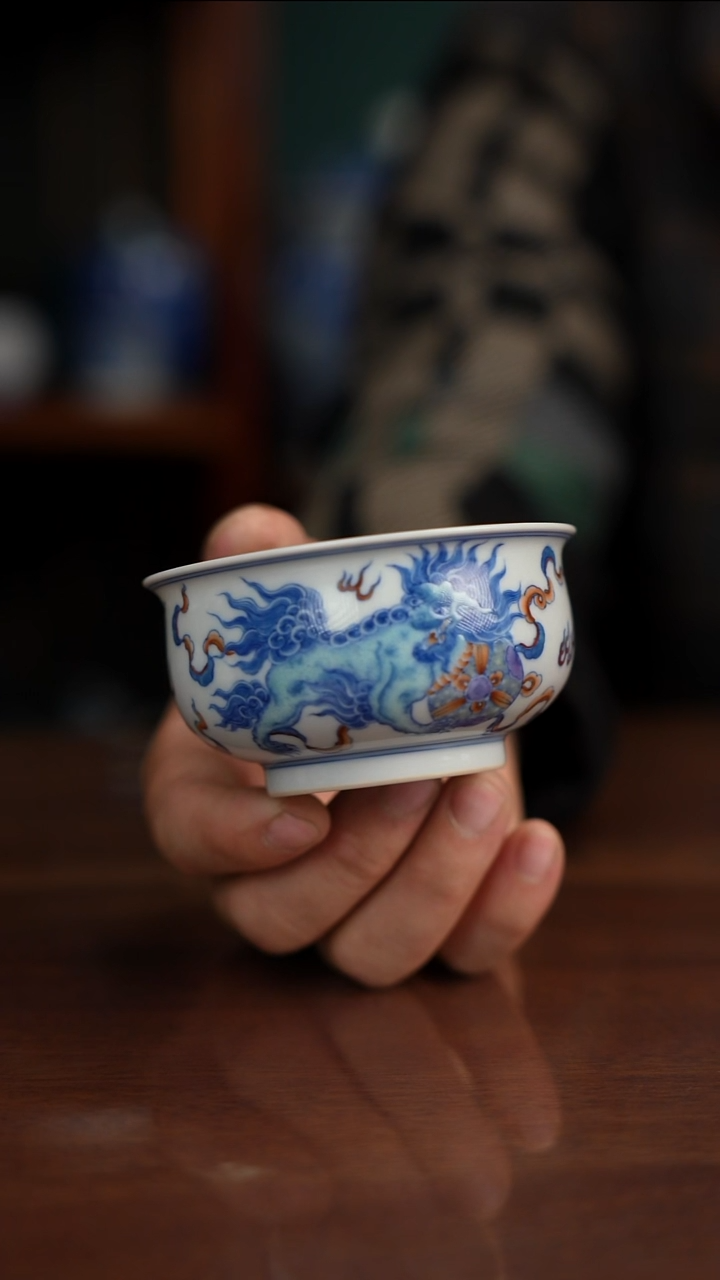 空山明月新派斗彩狮子