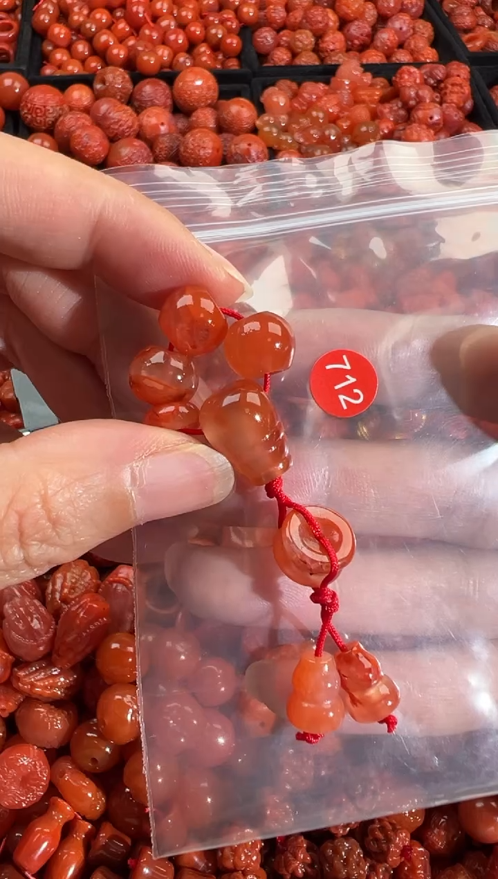 南红玛瑙未镶嵌颈饰1