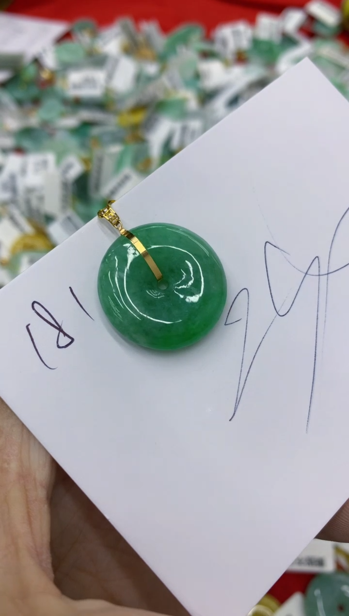 翡翠18K金镶嵌颈饰1111111111