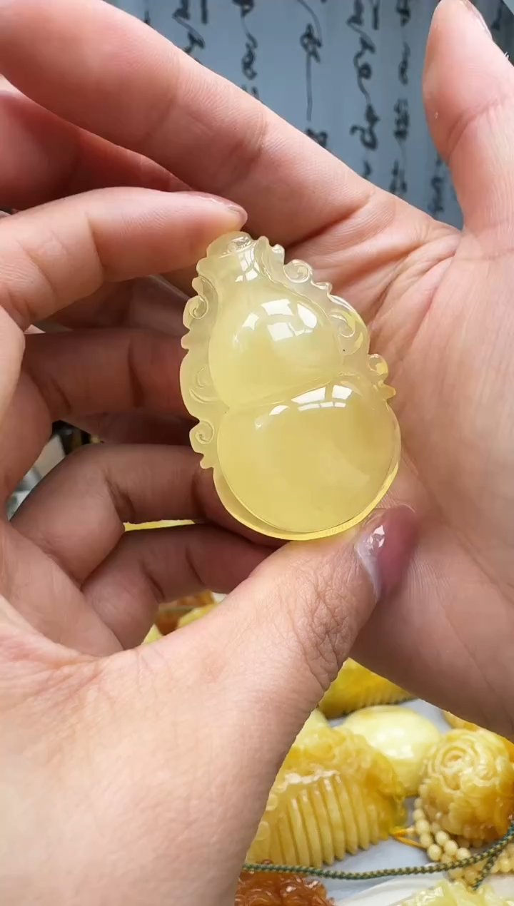 【闪购商品】琥珀裸石未镶嵌挂坠