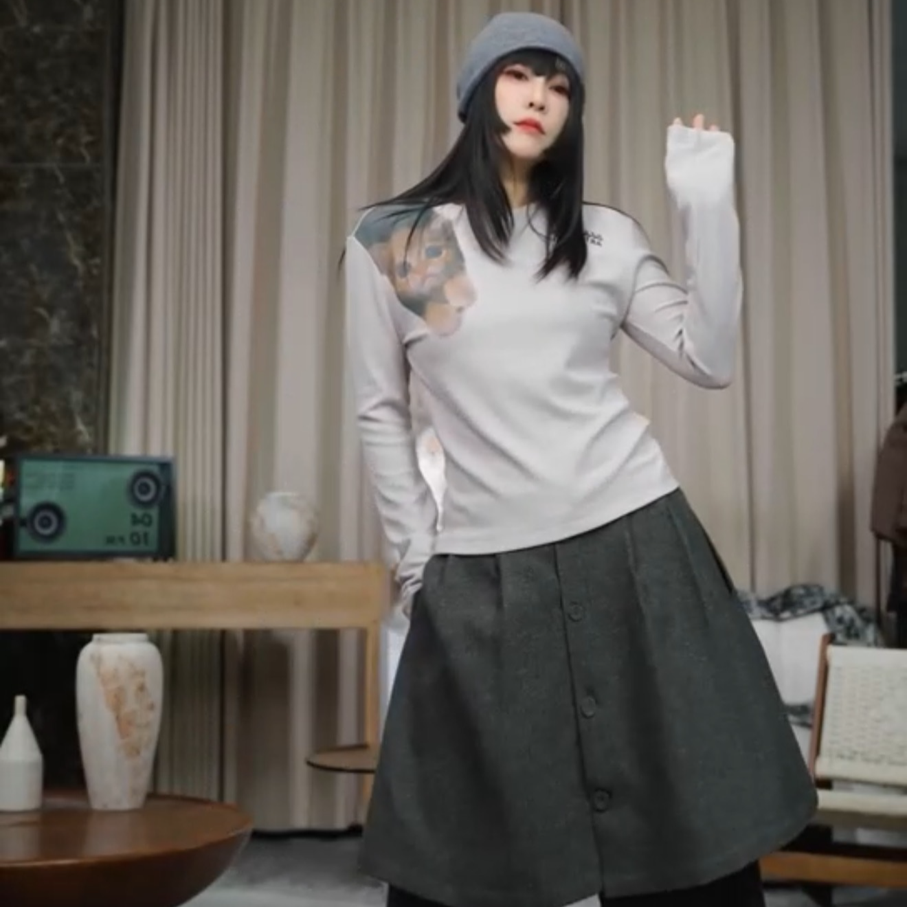 infobyfive2025秋冬澳绒小猫咪小蛮腰印花字母打底衫贰NF0510015