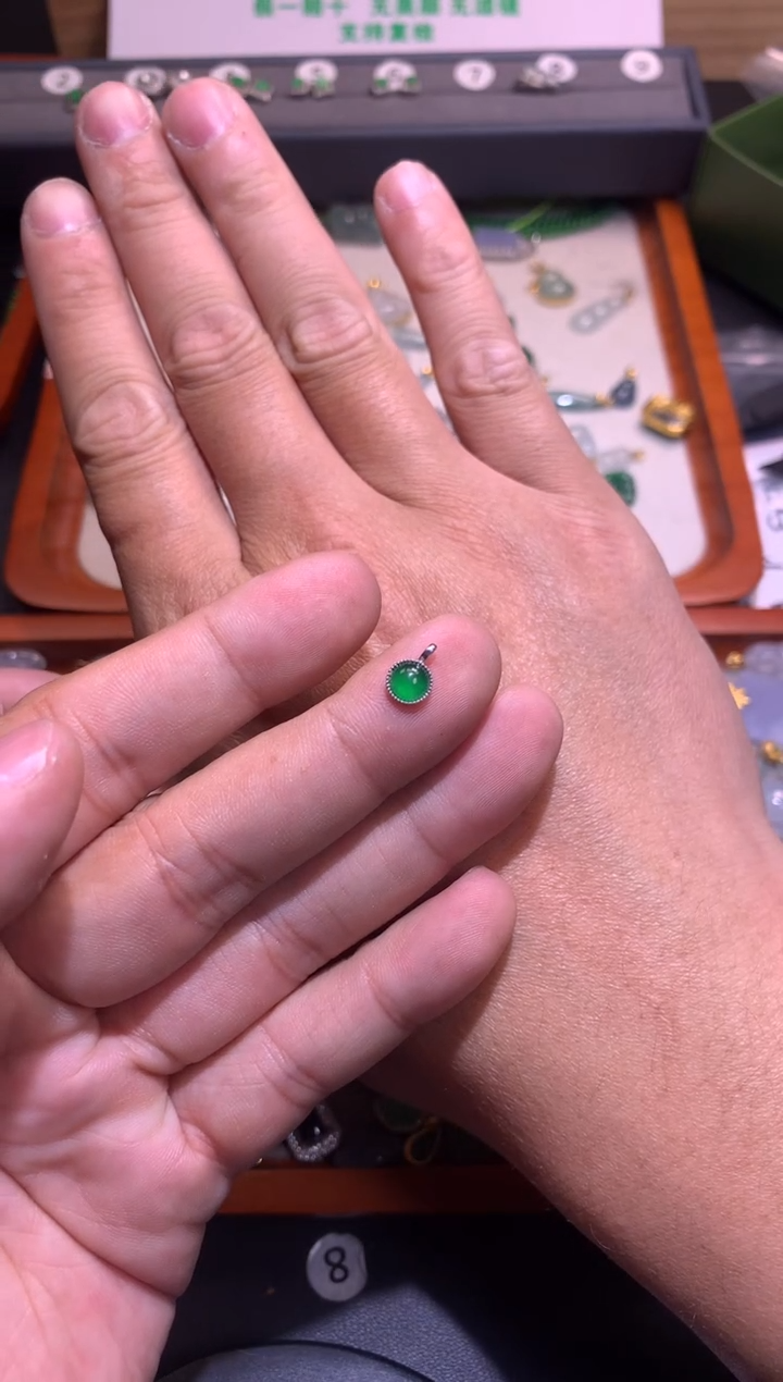 【闪购商品】翡翠吊坠(不含链)18K金镶嵌1