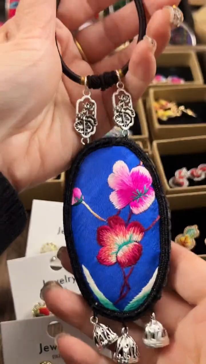 【闪购商品】织绣民族风老绣饰品577