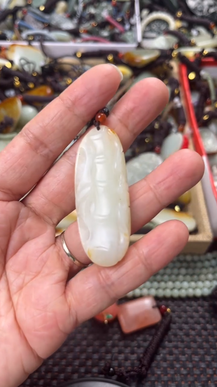 【闪购商品】和田玉颈饰未镶嵌多样性发货没有证书拍一发一有瑕