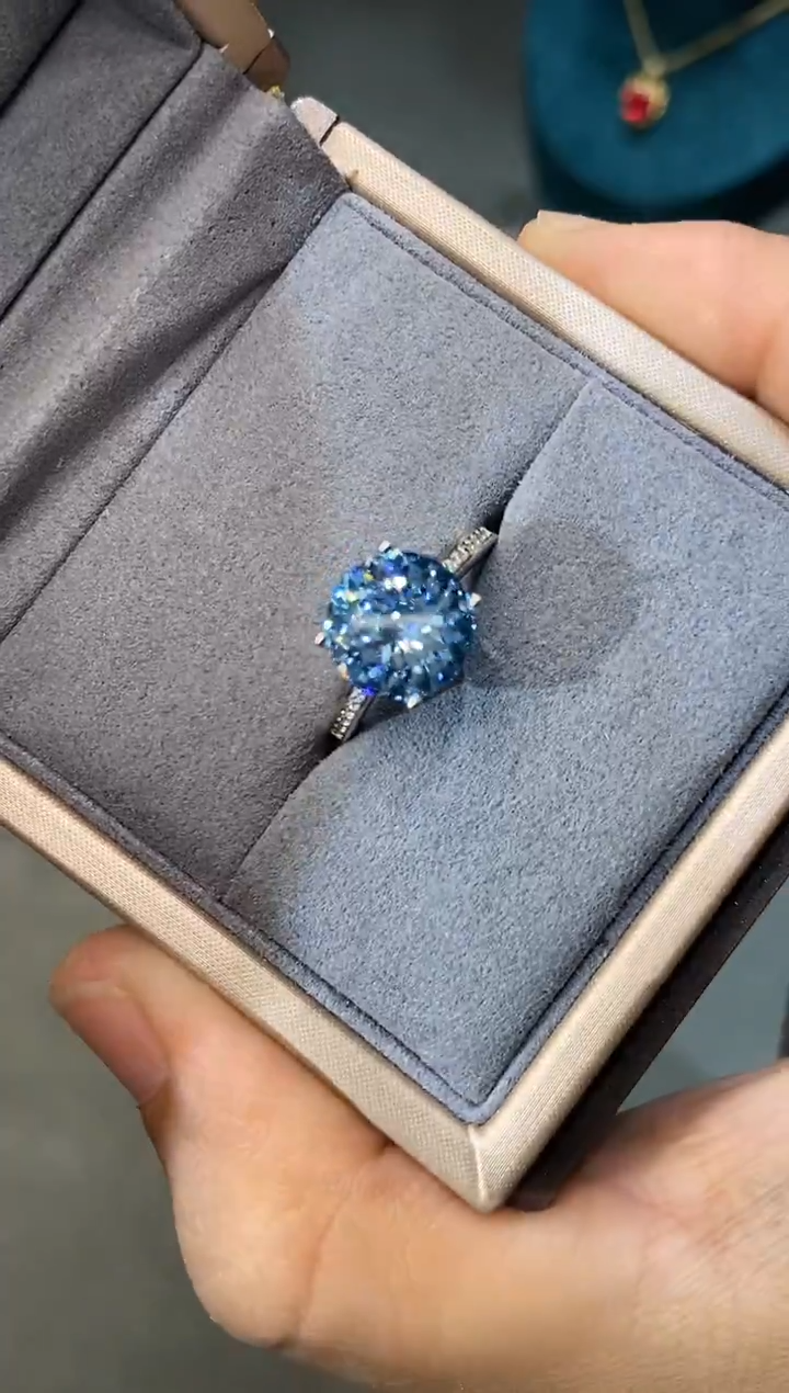 银S925镶嵌戒圈海蓝宝石....