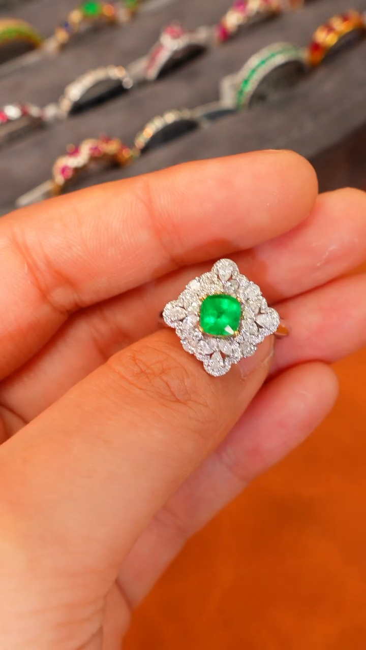 【闪购商品】祖母绿戒指18K金镶嵌0.73ct潘潘吉尔德