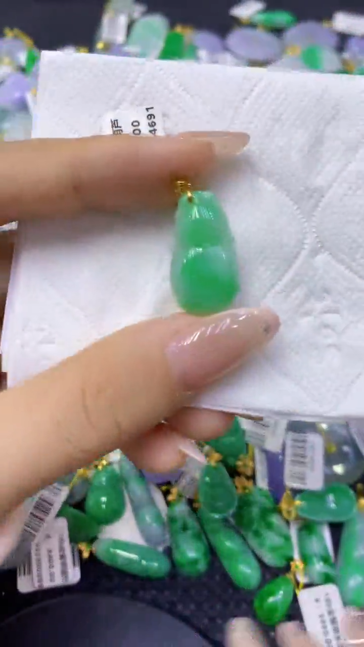 颈饰18K金镶嵌翡翠天然缅甸翡翠A货