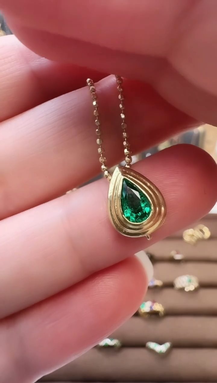 【闪购商品】祖母绿吊坠(不含链)18K金镶嵌18K金祖母绿水滴吊坠