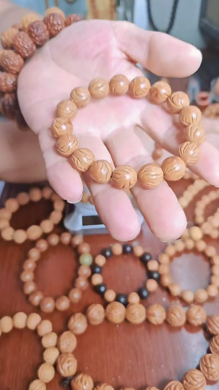 精品野桃核磨的光珠1.3cm17颗