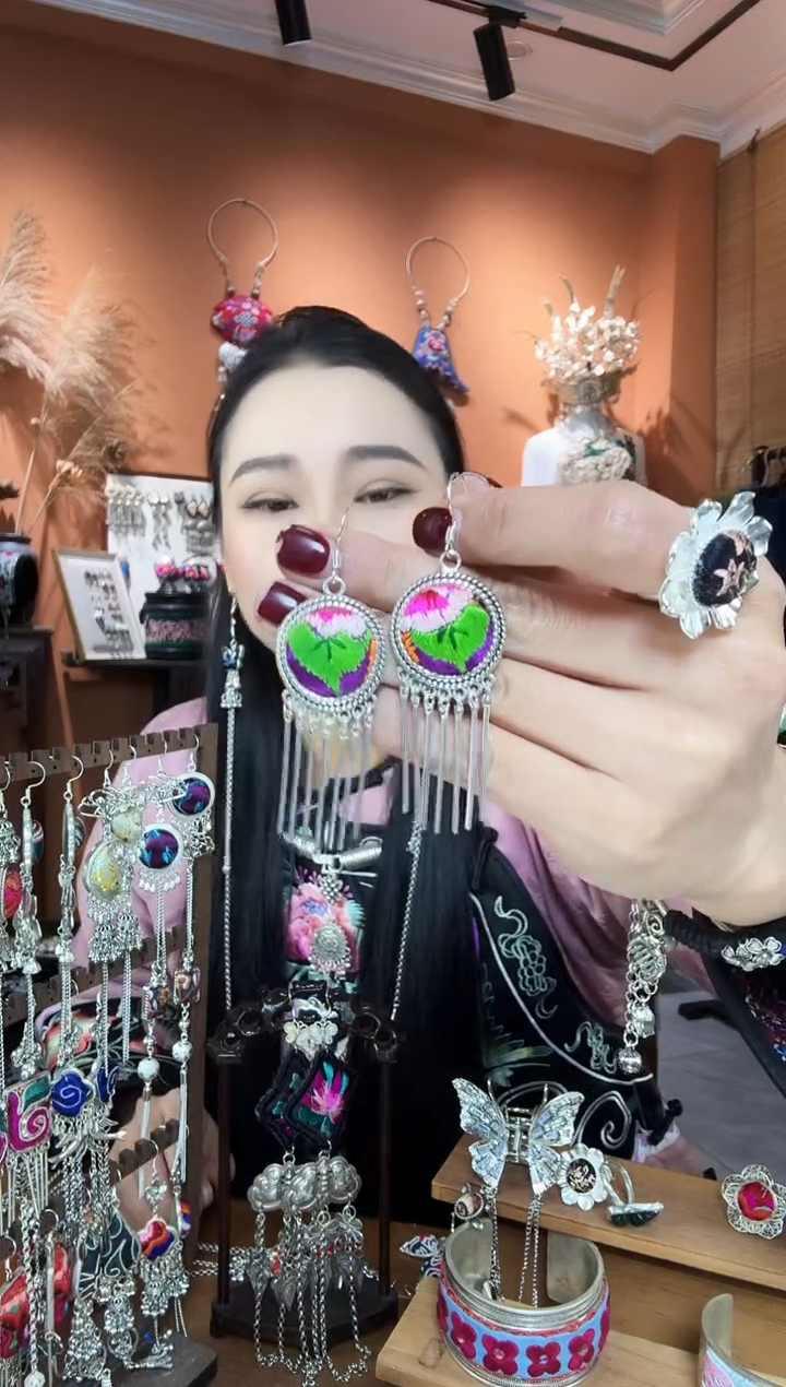 【闪购商品】刺绣纯手工民族风耳环