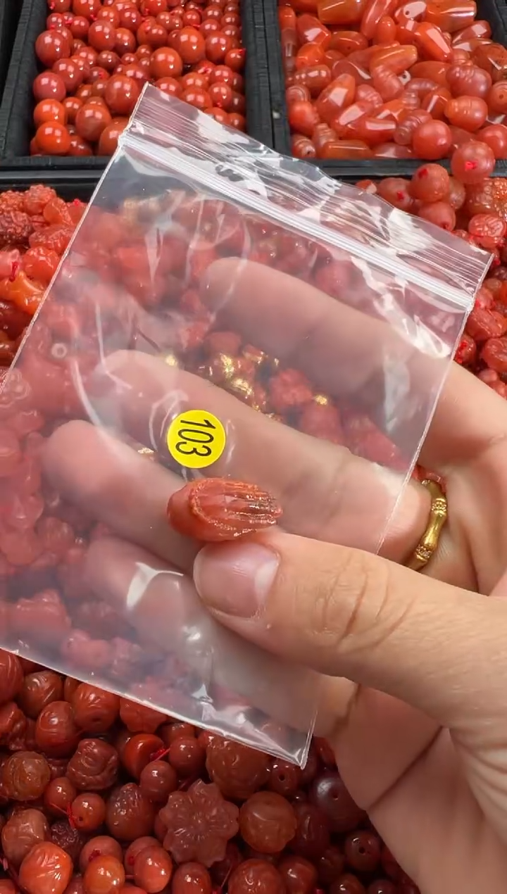 【闪购商品】南红玛瑙颈饰未镶嵌1