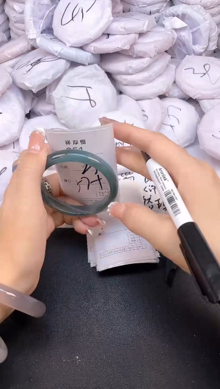 玛瑙/玉髓手镯未镶嵌251