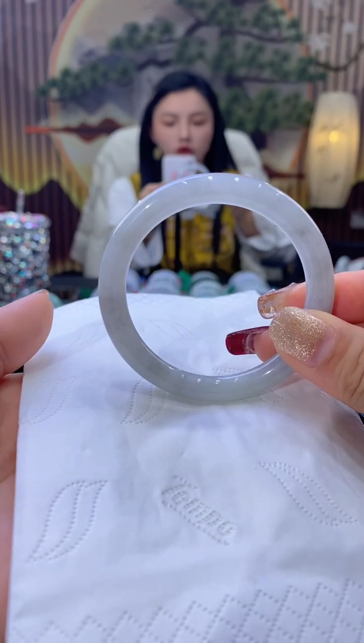 【闪购商品】翡翠手镯未镶嵌多人00372