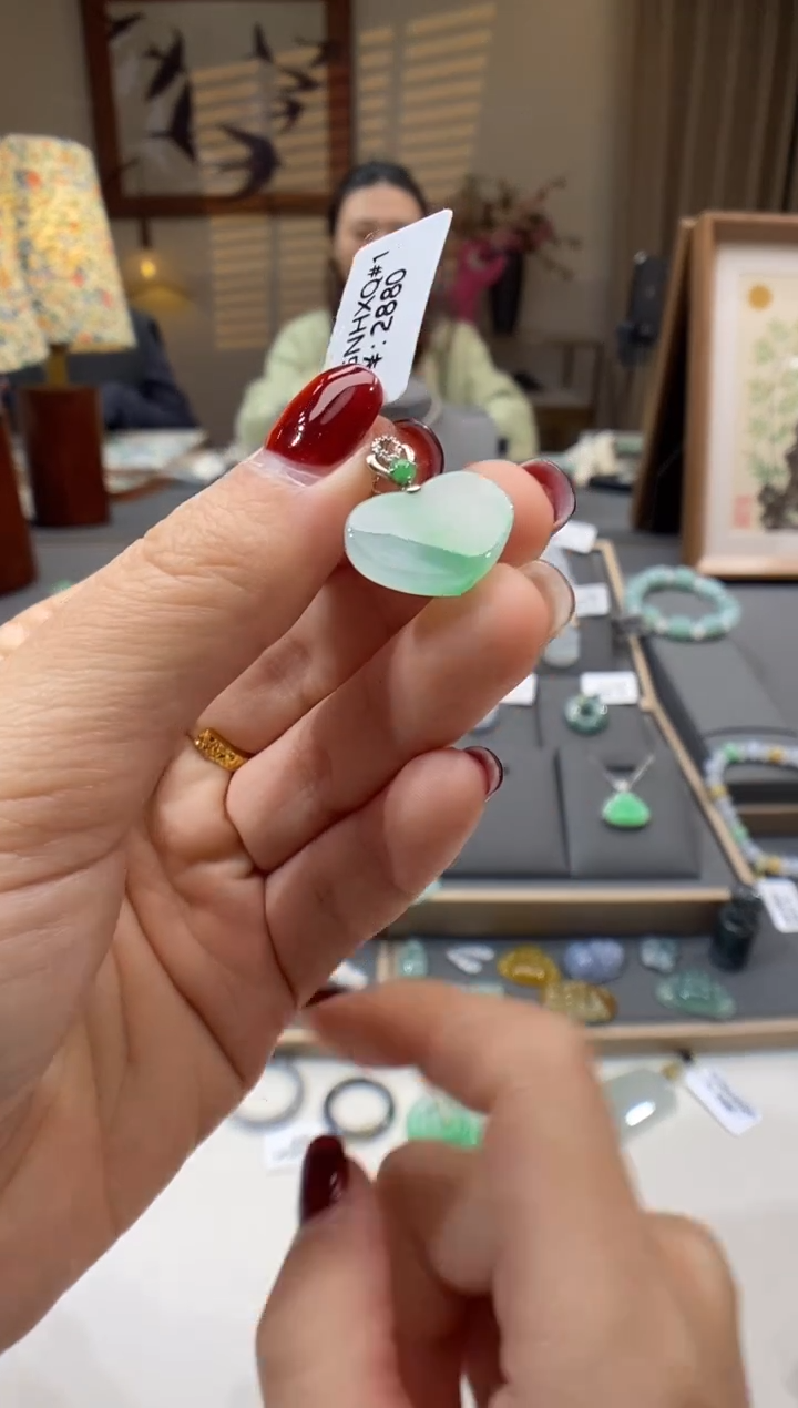 【闪购商品】翡翠颈饰18K金镶嵌爱心