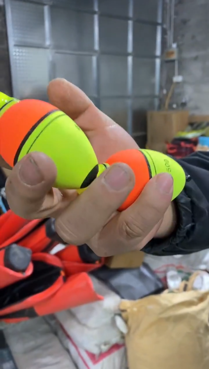 海漂两个带电池    