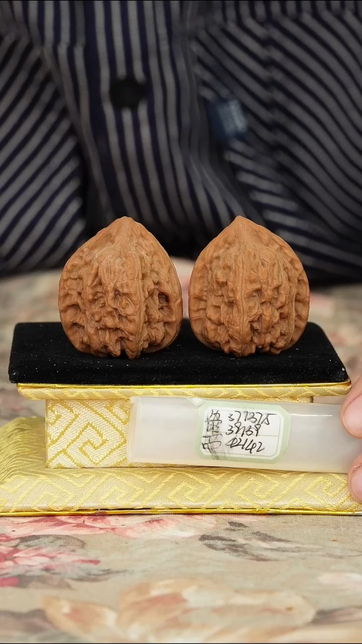 文玩核桃把件赤龙鸡心