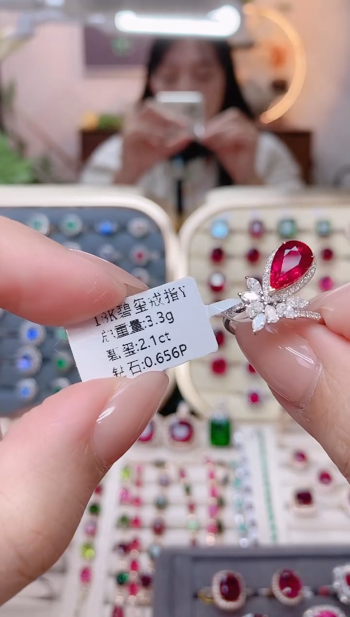 18K金镶嵌碧玺戒指碧玺2.1CT