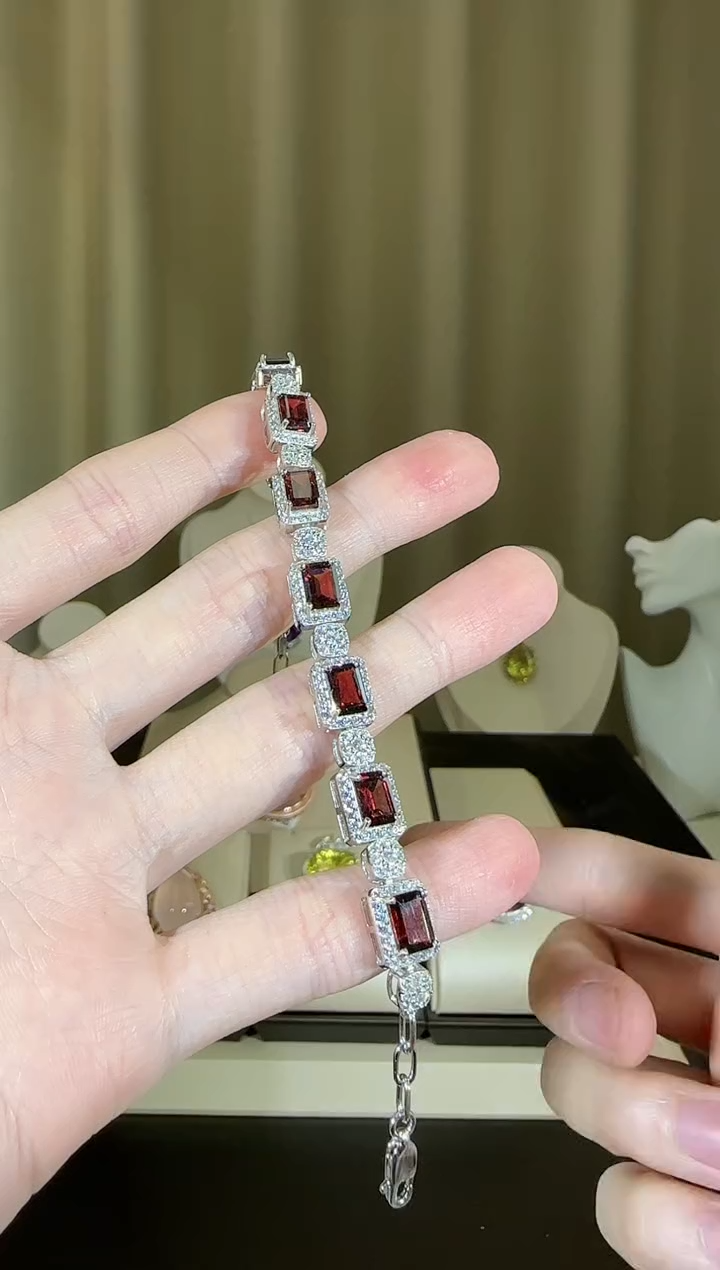 【闪购商品】石榴石手链银S925镶嵌6*8mm设计款