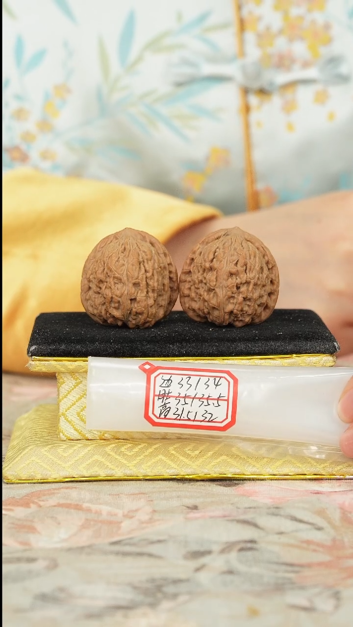 【闪购商品】文玩核桃把件密纹
