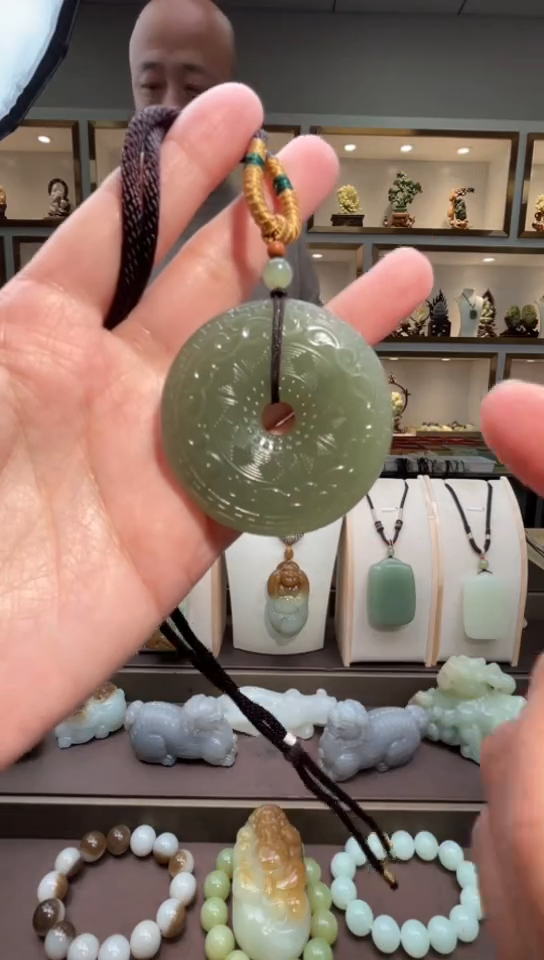 颈饰未镶嵌和田玉苏