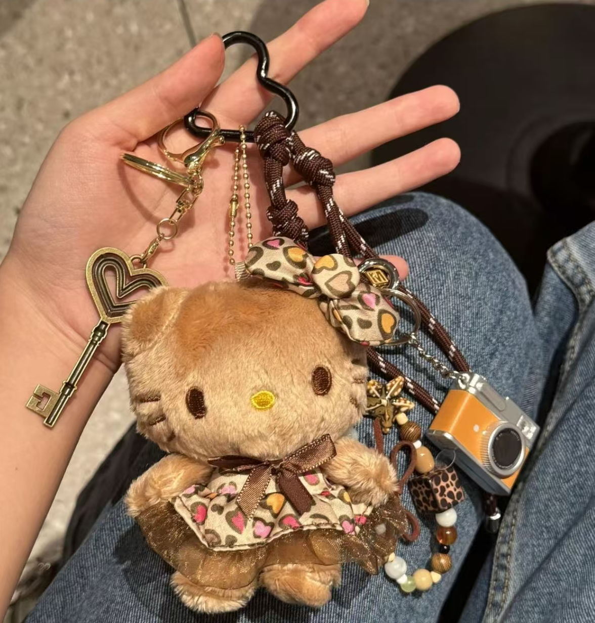 随机包包挂件或包包