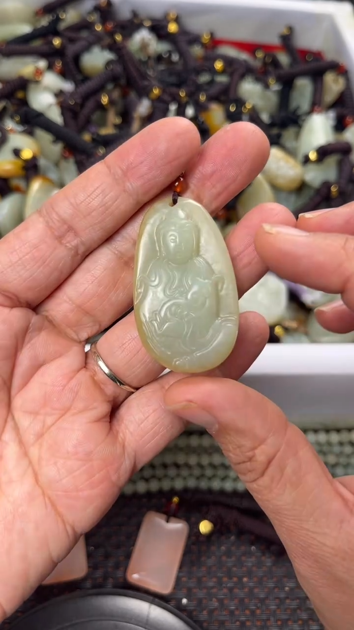 【闪购商品】和田玉颈饰未镶嵌多样性发货没有证书拍一发一有瑕