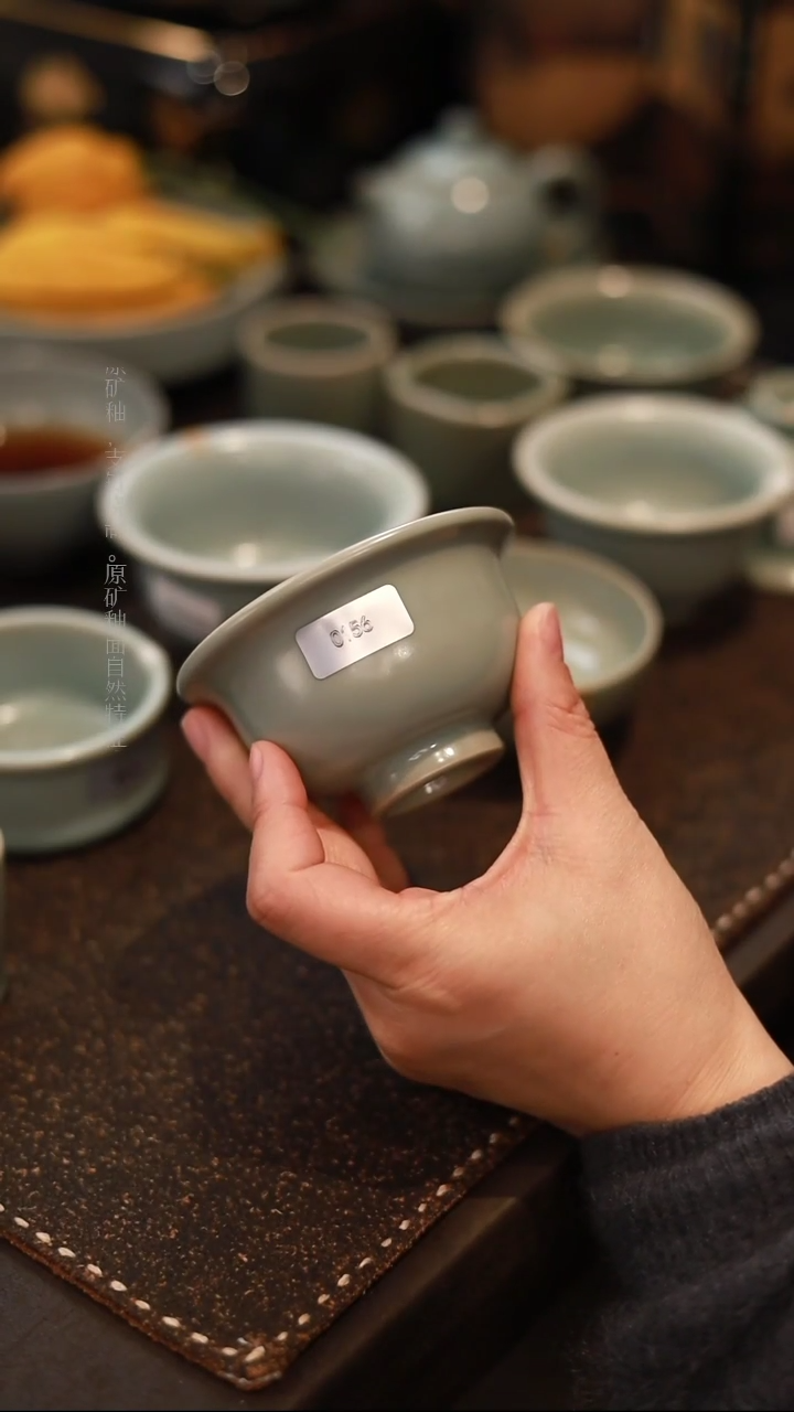 【闪购商品】杯0156一级品柴烧天青仿古压手杯