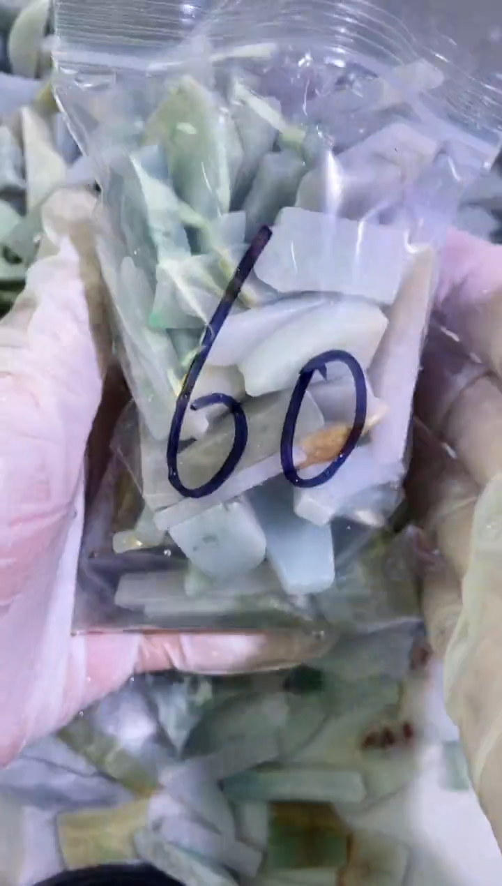 【闪购商品】翡翠颈饰未镶嵌天然翡翠中号500克60