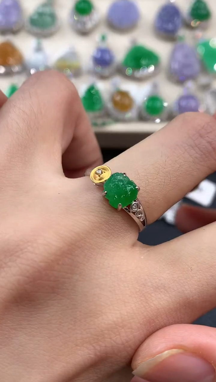 【闪购商品】翡翠戒指18K金镶嵌B26         