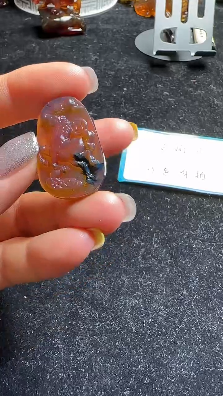 未镶嵌颈饰琥珀81475966