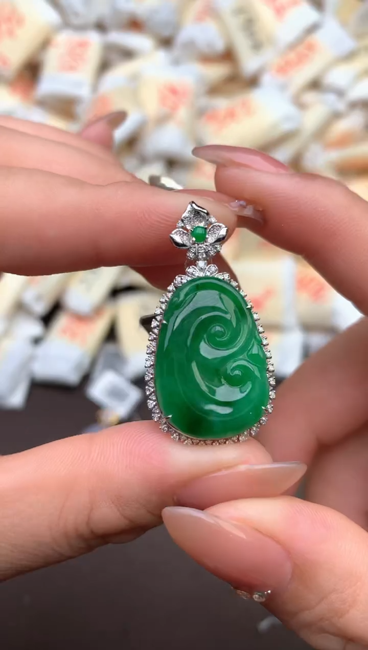 【闪购商品】翡翠挂件18K金镶嵌— 