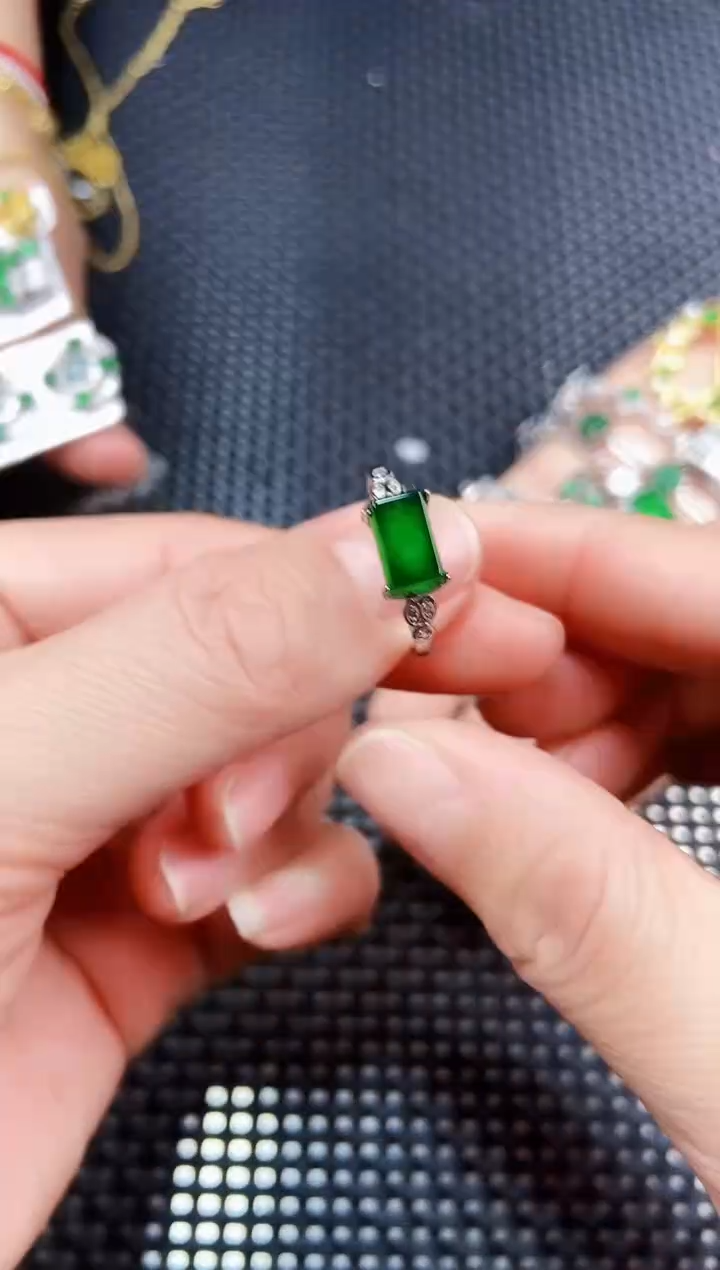 【闪购商品】翡翠戒指未镶嵌1111111111