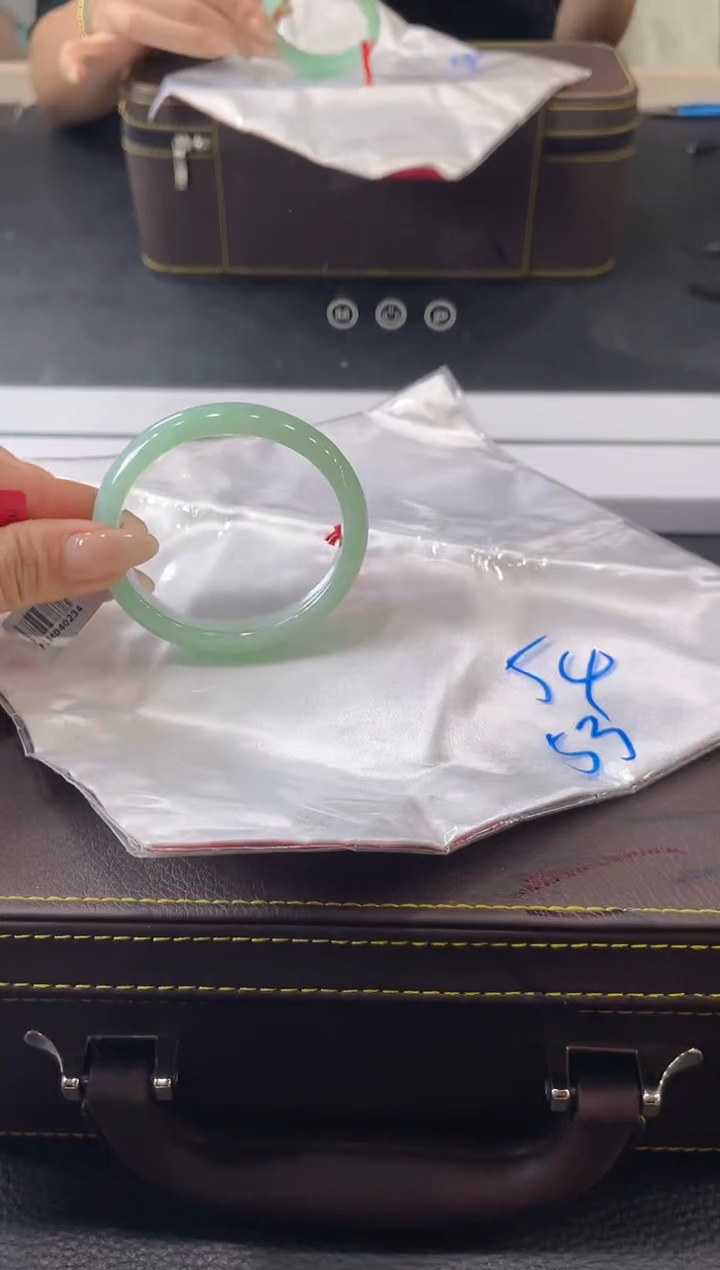 【闪购商品】翡翠手镯（贵妃镯）未镶嵌手镯